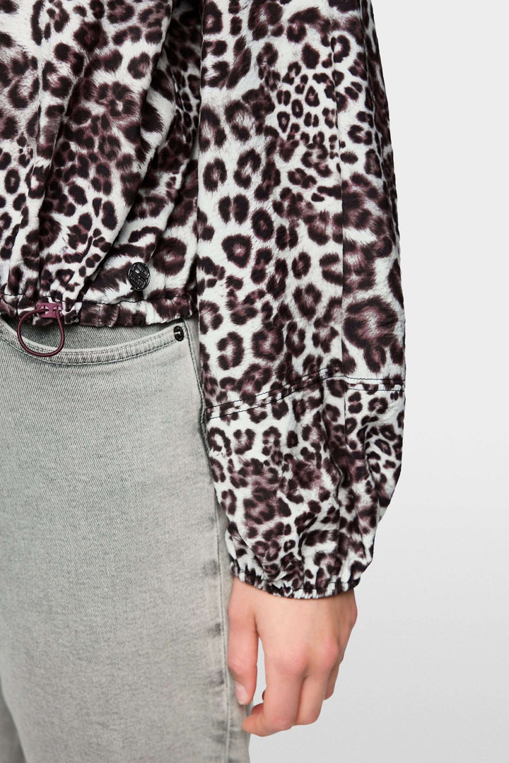 Blouse avec imprimé léopard moderne et coupe ample, détails d&