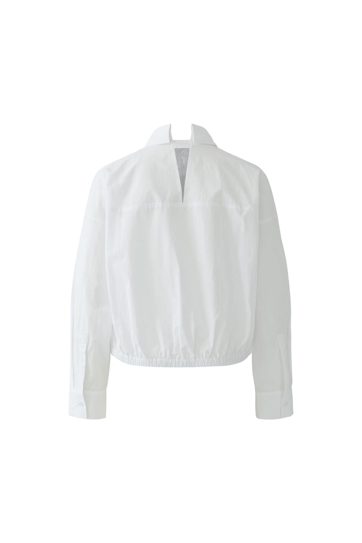 Blouse coupe moderne avec col chemise et base élastiquée, silhouette ample, idéale pour bureau et look contemporain.