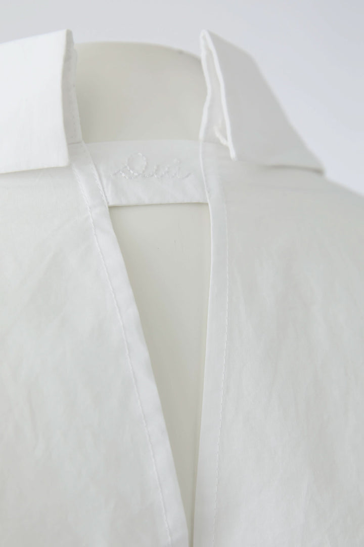 Blouse coupe moderne avec col classique et ouverture discrète à l&