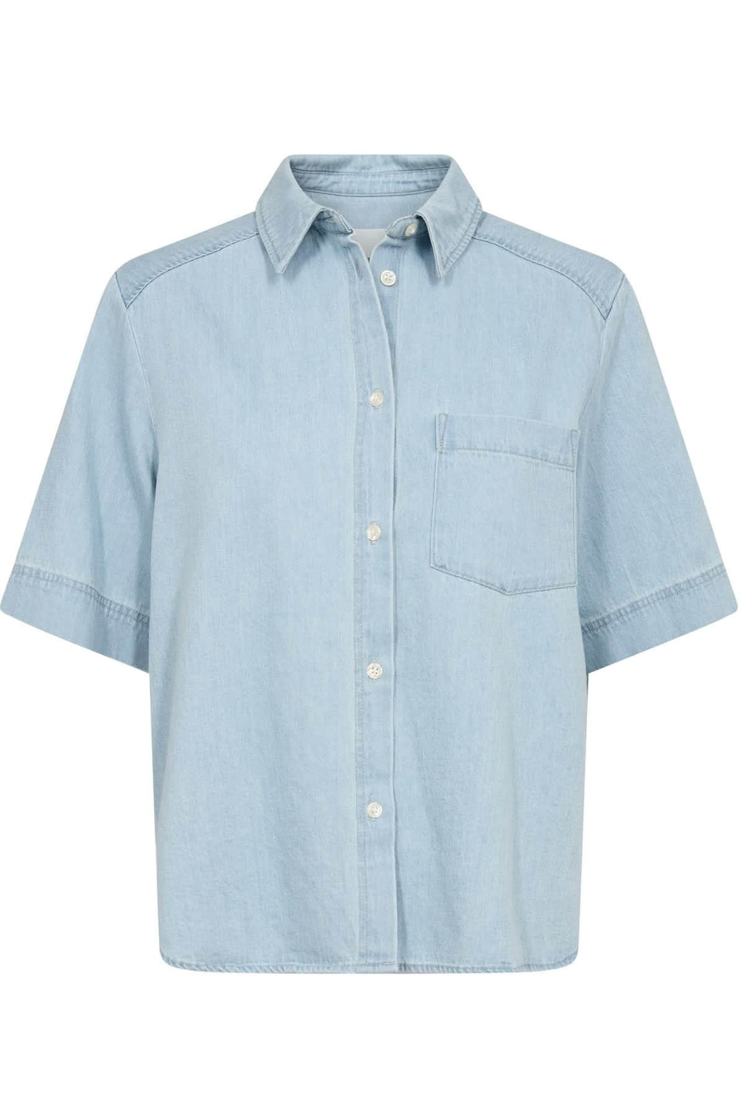 Chemise en jeans à manches courtes couleur bleu clair, coupe décontractée, idéal pour un look casual.