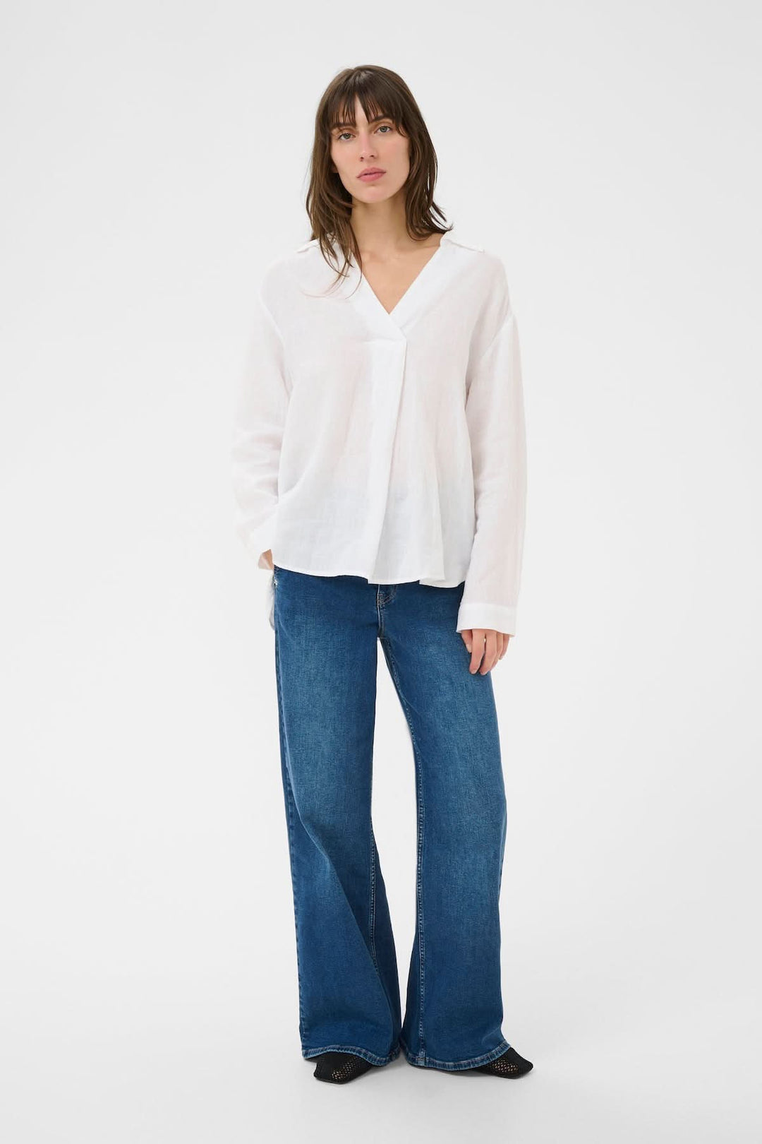 Blouse en lin Ayo - chemisier fluide avec encolure en V et manches longues, coupe droite pour une allure élégante et épurée
