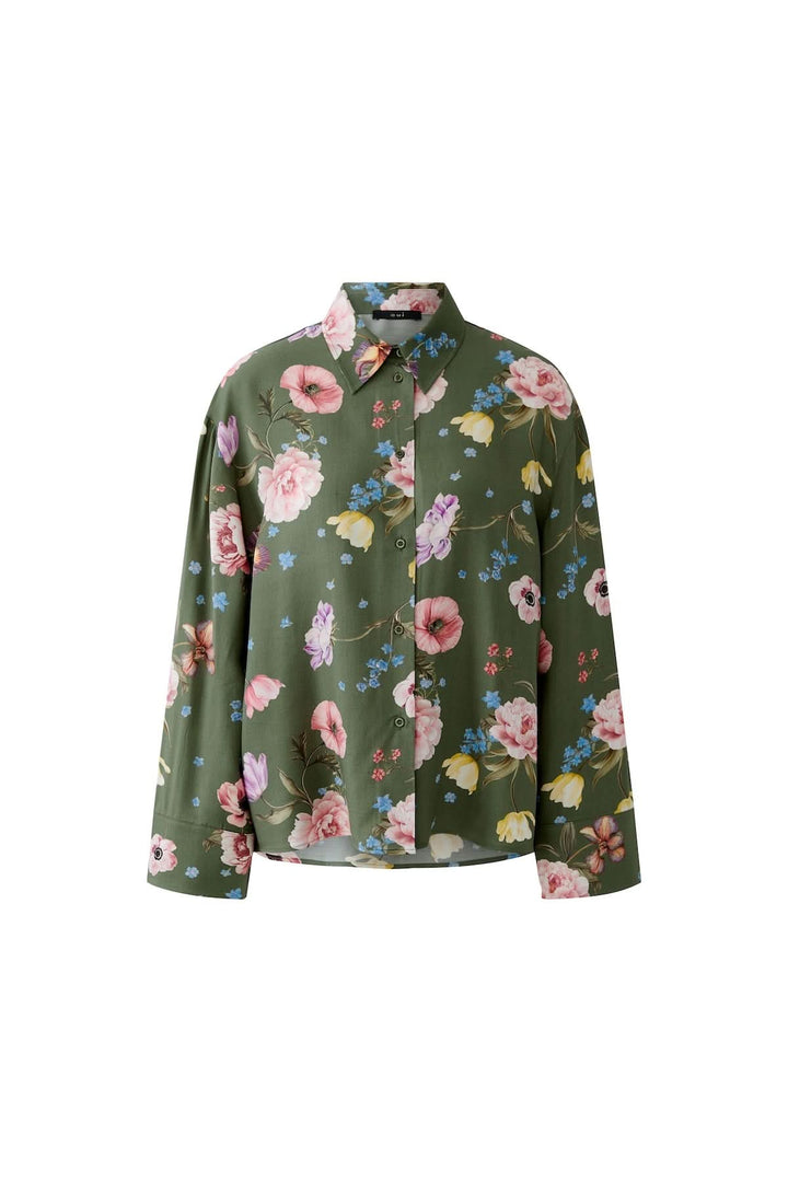 Blouse à imprimé floral fluide avec manches longues et col chemise classique, idéale pour un style moderne et féminin.