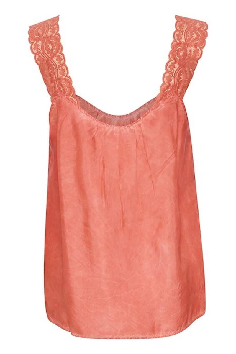 Camisole rose avec bretelles en dentelle, encolure ronde, style décontracté et chic.