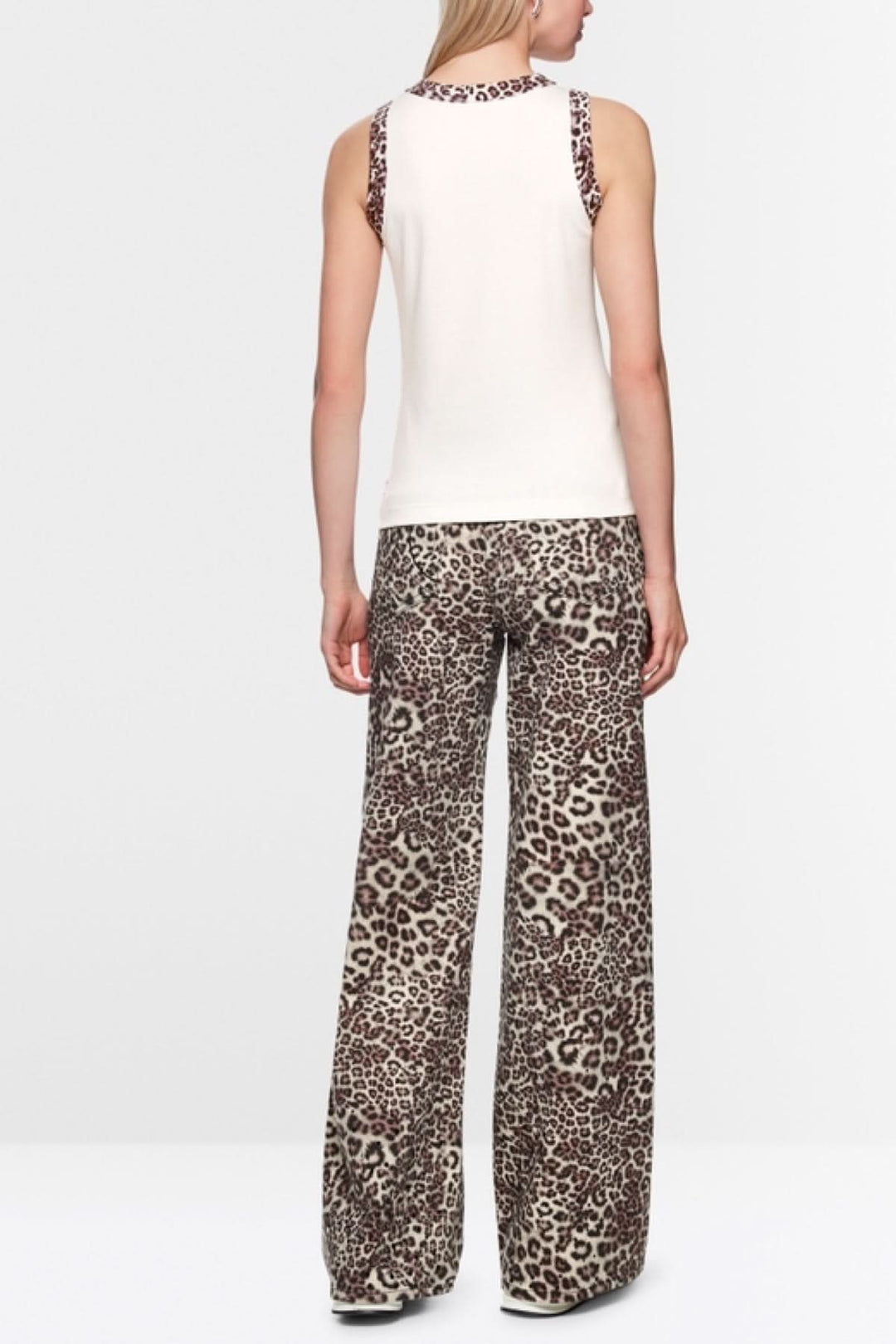 Camisole à imprimé léopard sans manches avec bordures à motif léopard, coton stretch, coupe près du corps, vue de dos.