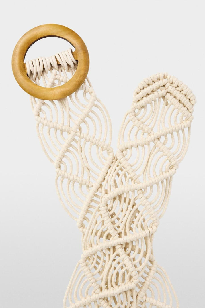 Ceinture de hanches en macramé beige avec boucle en bois, style seventies, longueur 90 cm.