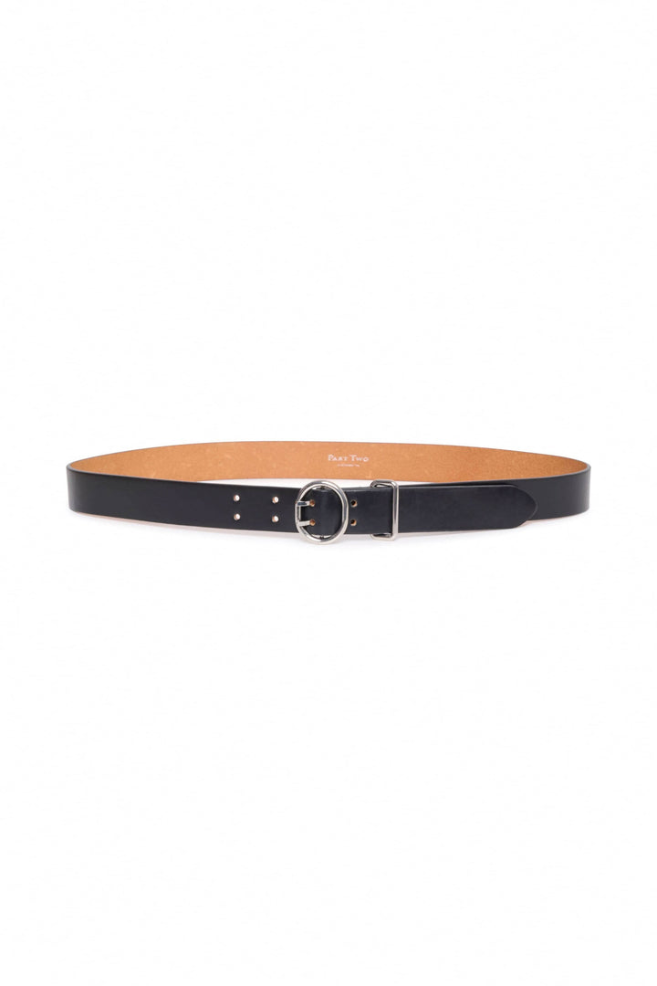 Ceinture en cuir Emira noire, large design moderne et ajustable, parfaite pour un look débardeur ou cintré.