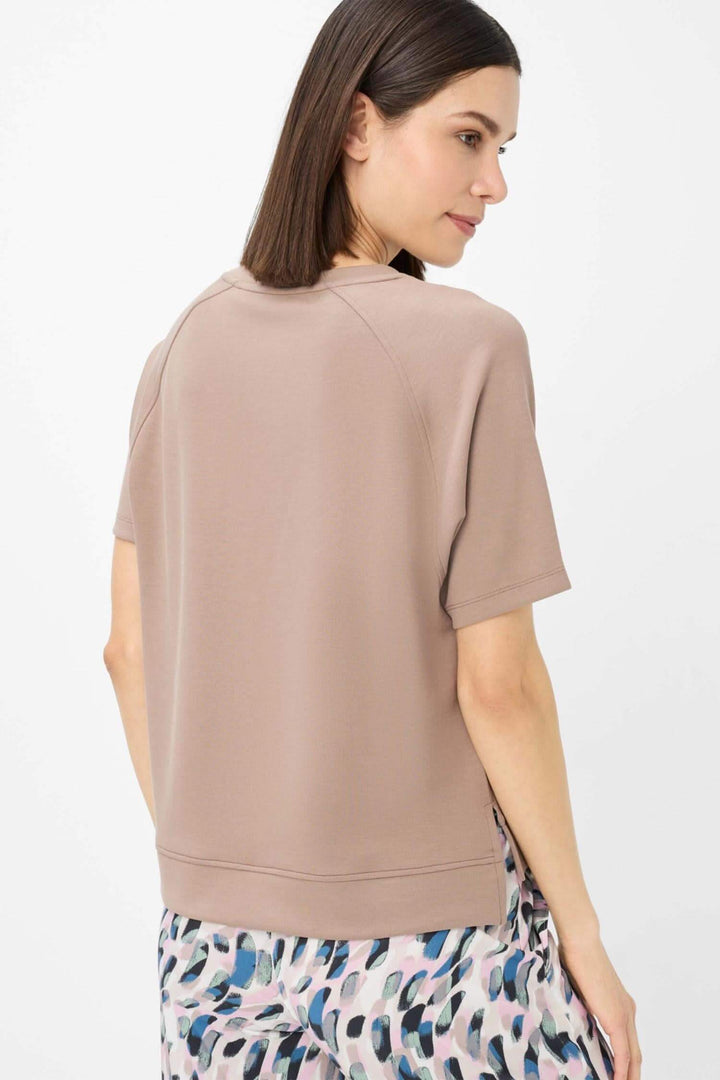Chandail Bailee oversized avec encolure ronde et manches courtes, style moderne et élégant.
