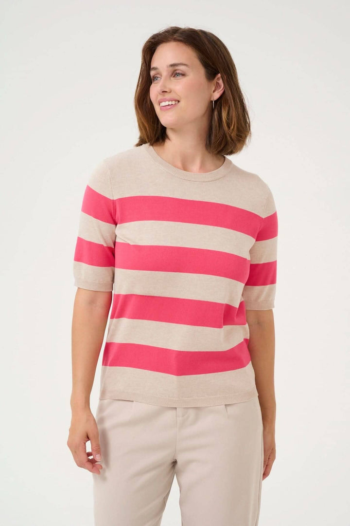 Chandail Lizza à manches courtes avec motif ligné en rose et beige, parfait pour un look décontracté.