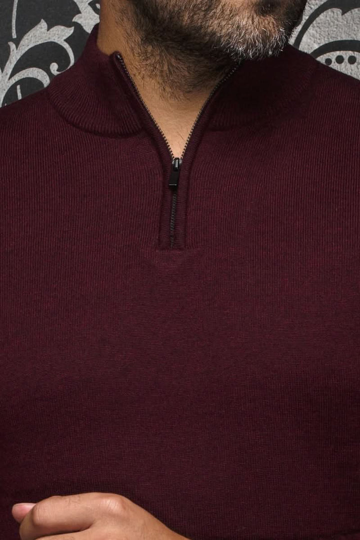 Chandail Mesta en laine mérinos, col montant et zip 1/4, coupe confortable, couleur bordeaux.