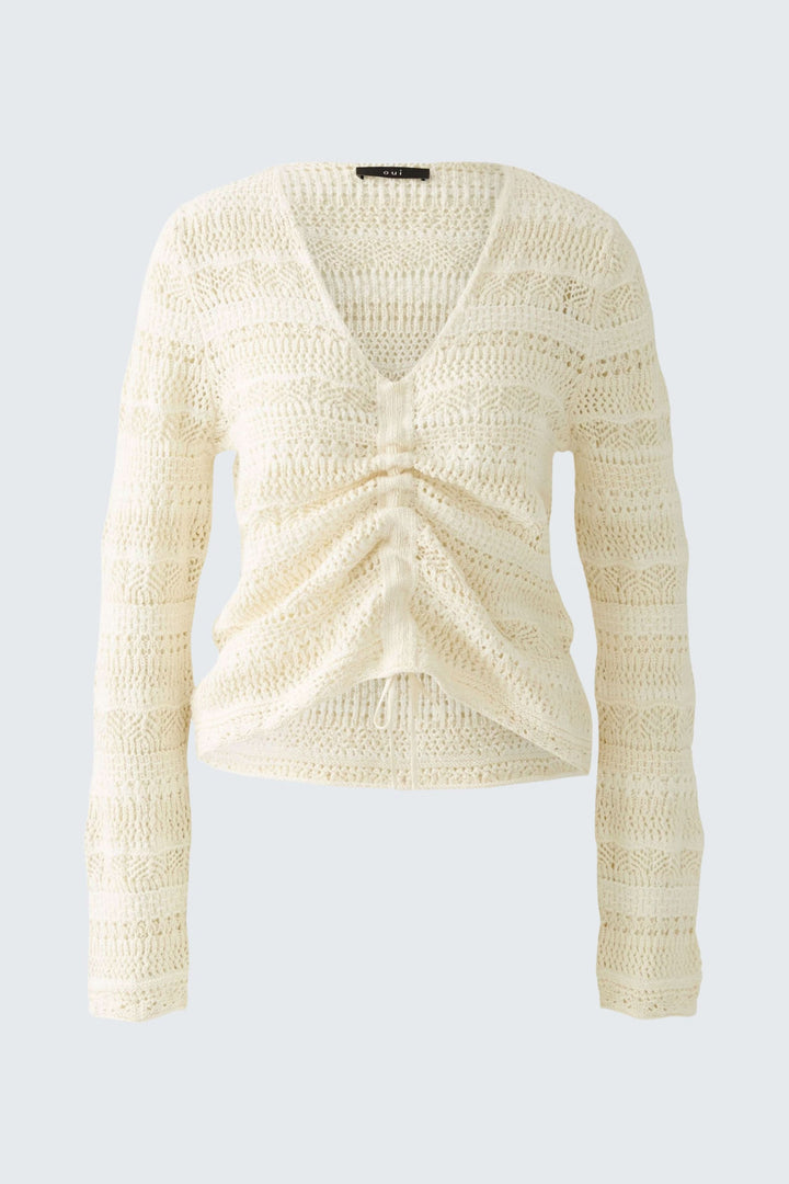 Chandail ajouré en coton avec décolleté en V, design raffiné et coupe ajustée, couleur beige.