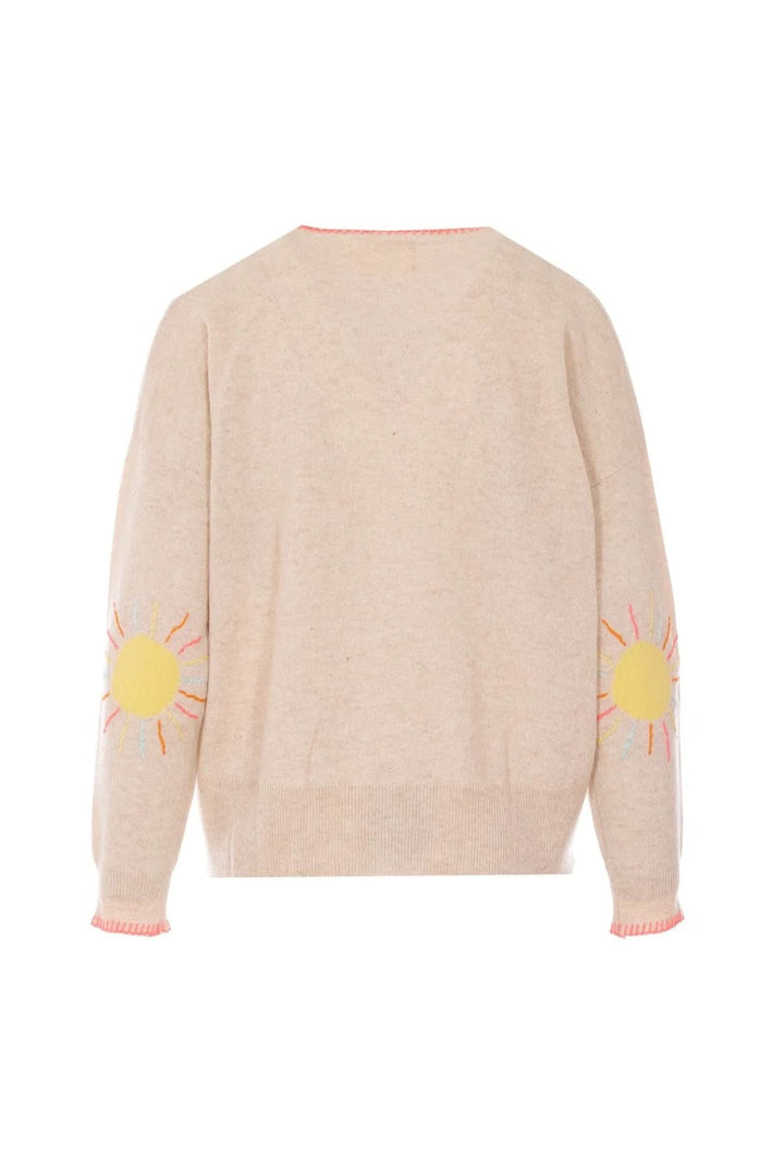 Chandail brodé Charlie en maille beige avec motif soleil sur les manches, coupe droite et finitions contrastantes.