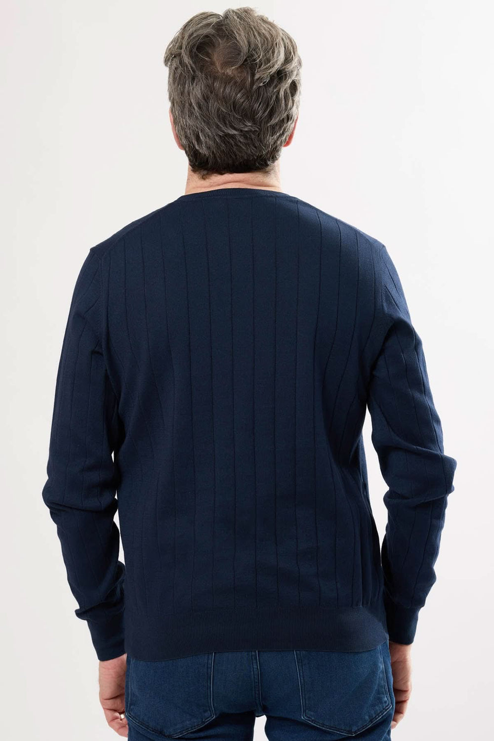 Chandail à col rond en tricot texturé, coupe droite, vue arrière, couleur navy.