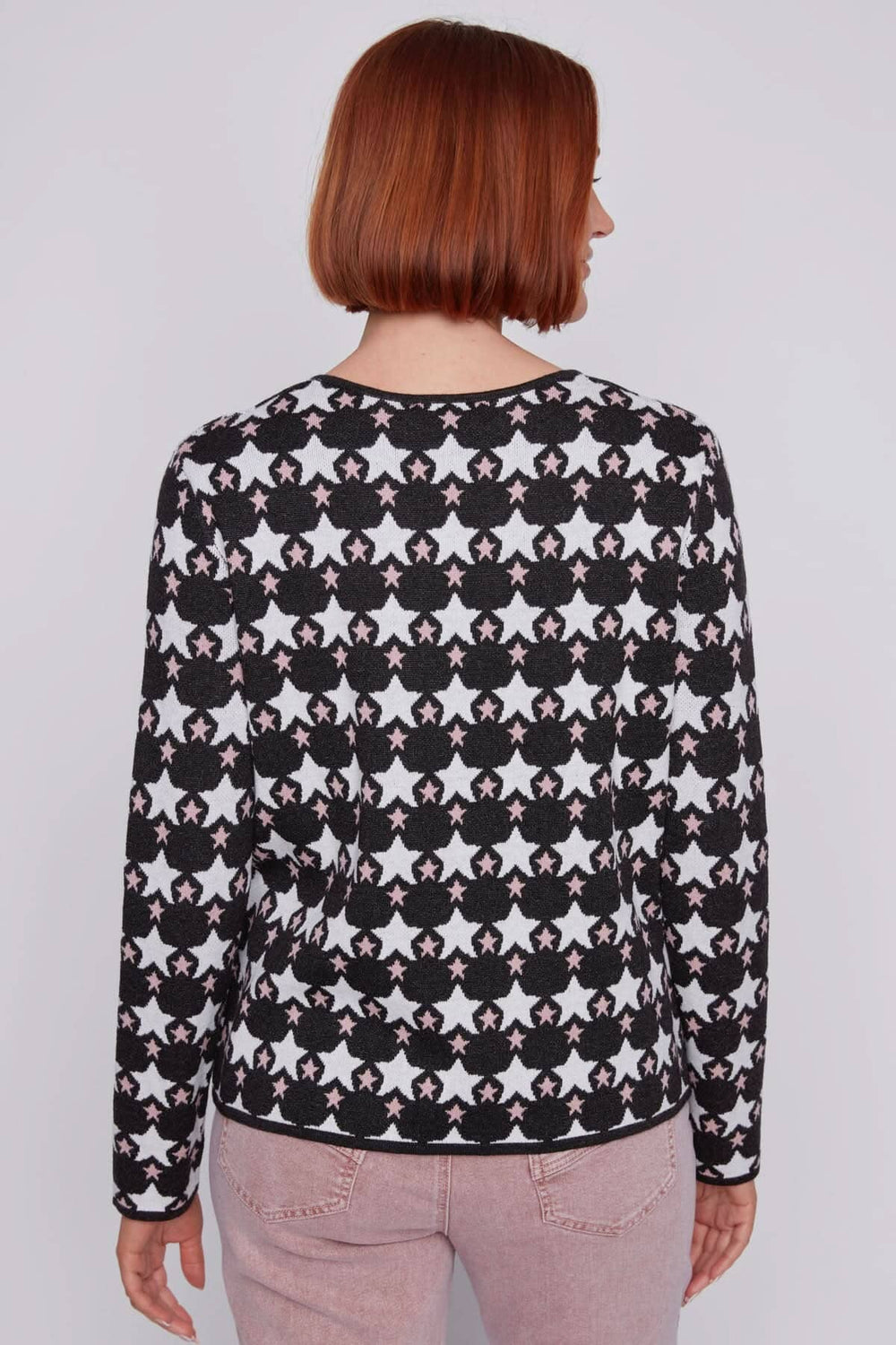 Chandail de tricot col V à motifs d'étoiles, vue de dos, parfait pour un look décontracté et élégant.