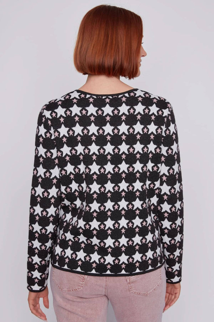 Chandail de tricot col V à motifs d'étoiles, vue de dos, parfait pour un look décontracté et élégant.