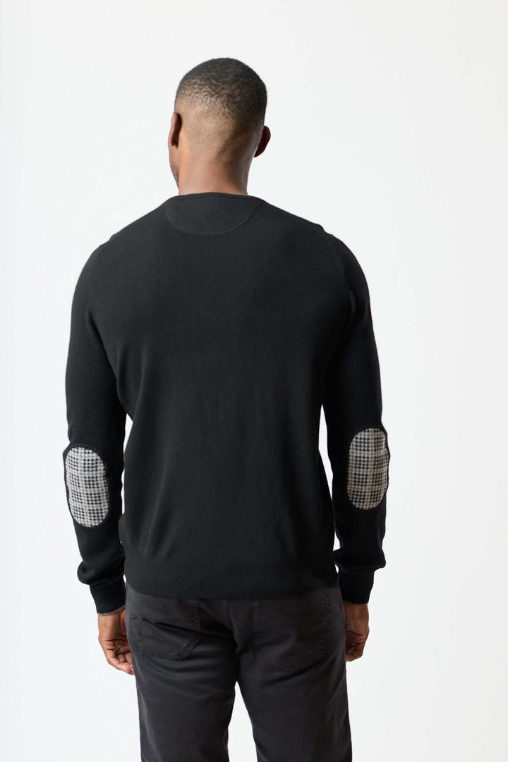 Chandail en laine vierge et cachemire avec coudières pied-de-poule, vue arrière. Décris moi le produit en français.