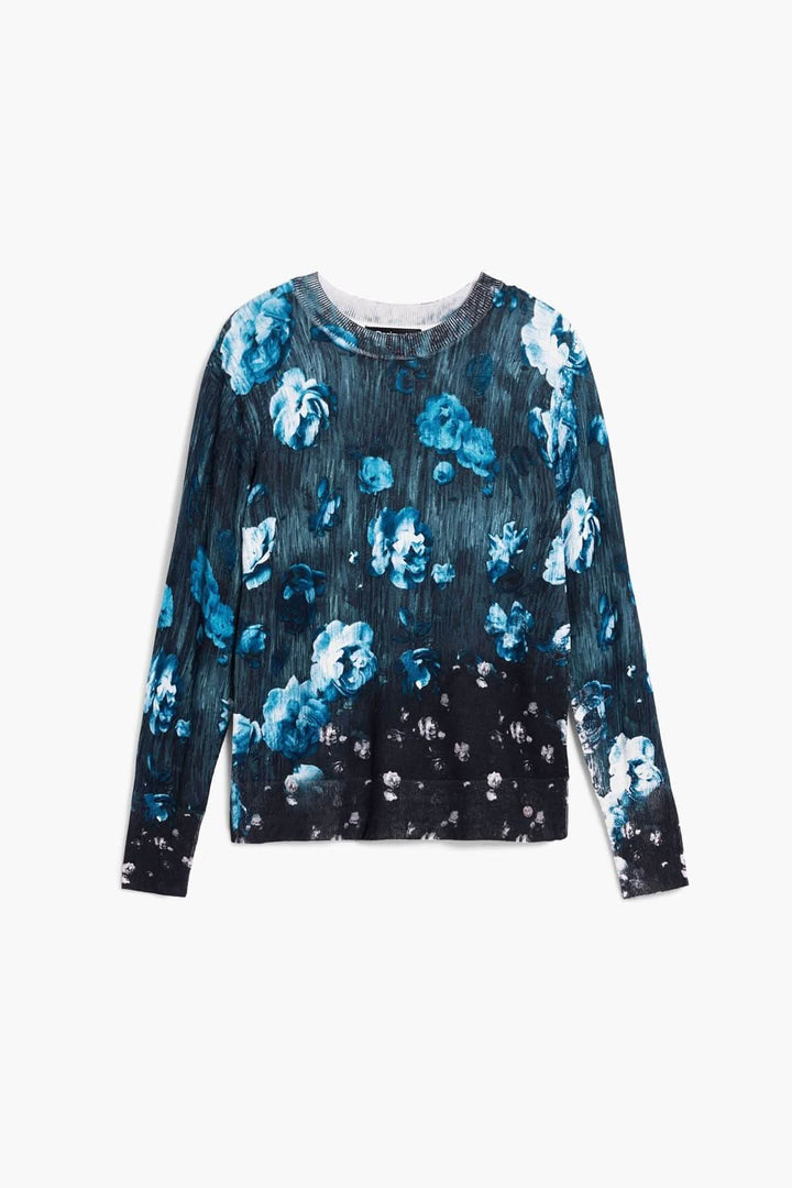 Chandail fin à fleurs en maille fine avec imprimé floral bleu, coupe ajustée et manches longues pour un style moderne et féminin.