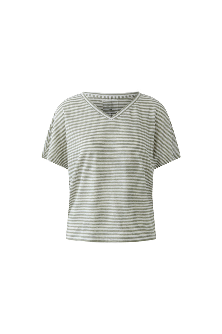 Chandail à rayures col en v avec coupe fluide et manches courtes, idéal pour un look décontracté et moderne.