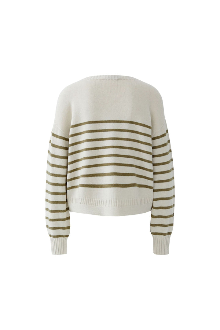 Chandail à rayures en maille douce, silhouette décontractée, manches longues, rayures classiques pour un style moderne.