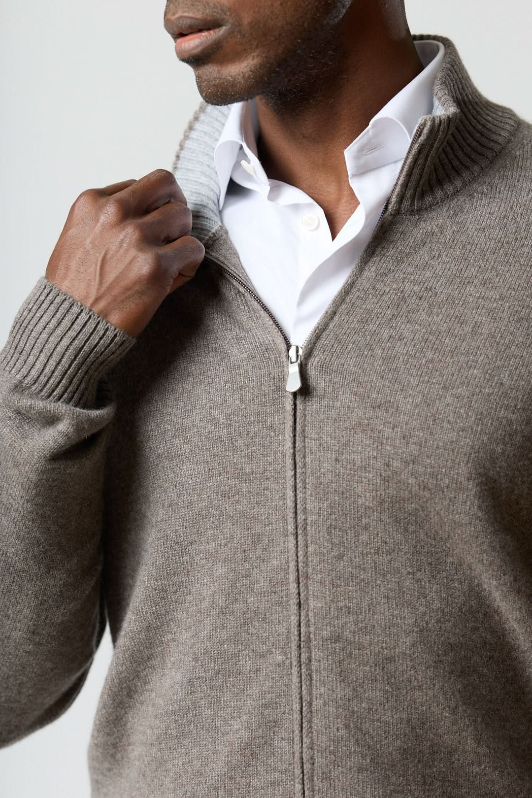 Chandail zippé col montant