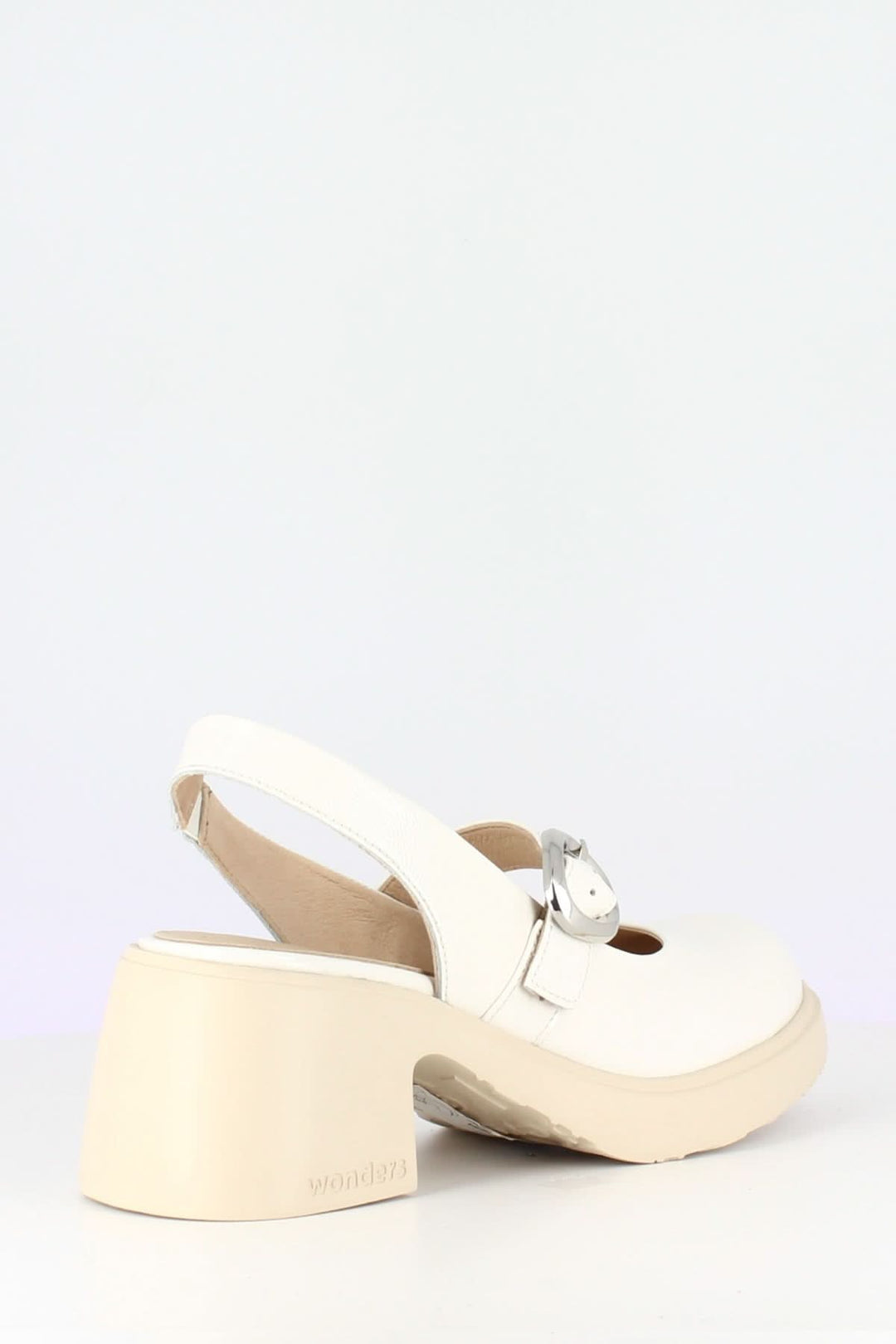Chaussures à bride arrière Sora avec talon bloc et boucle réglable, couleur crème, offrant élégance et confort.