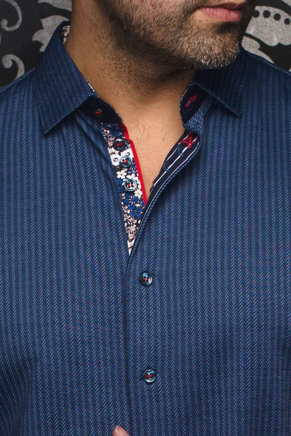 Chemise Bernado à manches longues avec motif texturé et col contrastant fleuri.