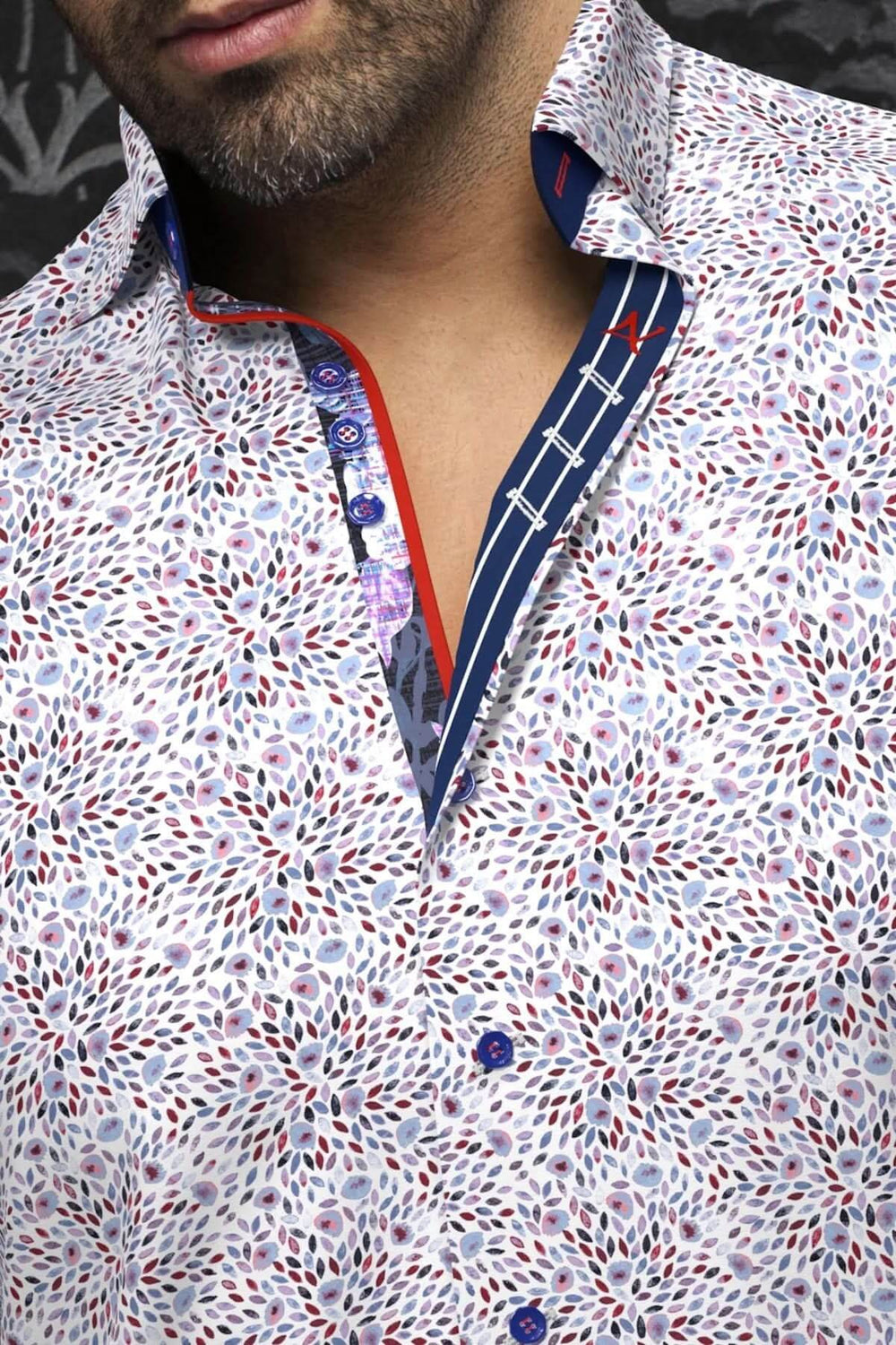Chemise Marley à motif géométrique détaillé, col italien structuré et poignets colorés pour un look élégant.
