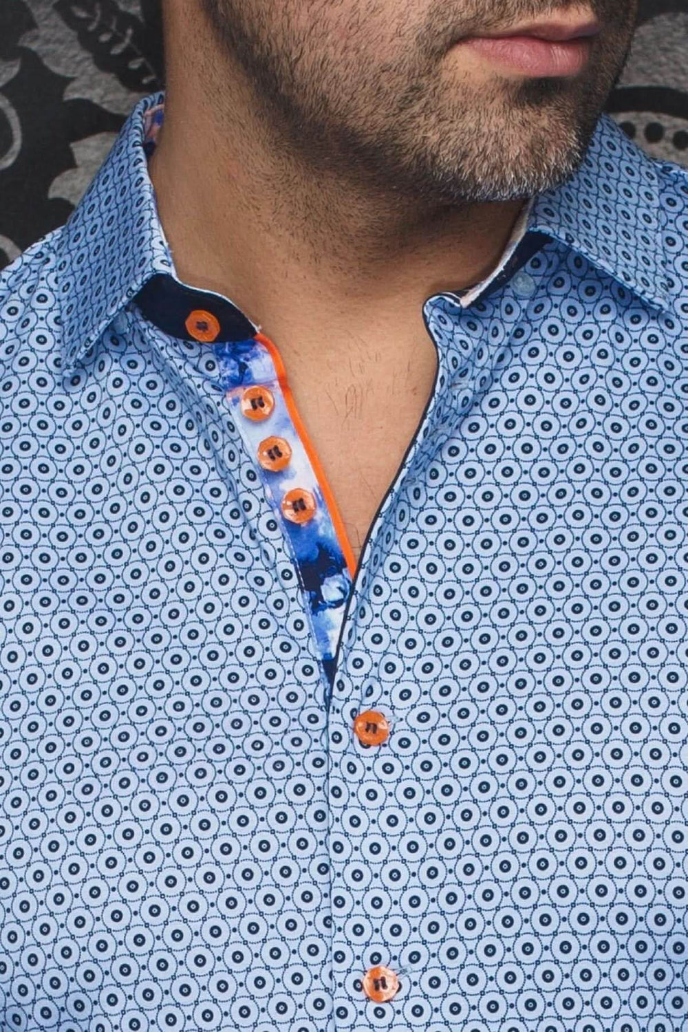 Chemise Oslin à manches courtes avec imprimé géométrique et finitions contrastantes sur le col.
