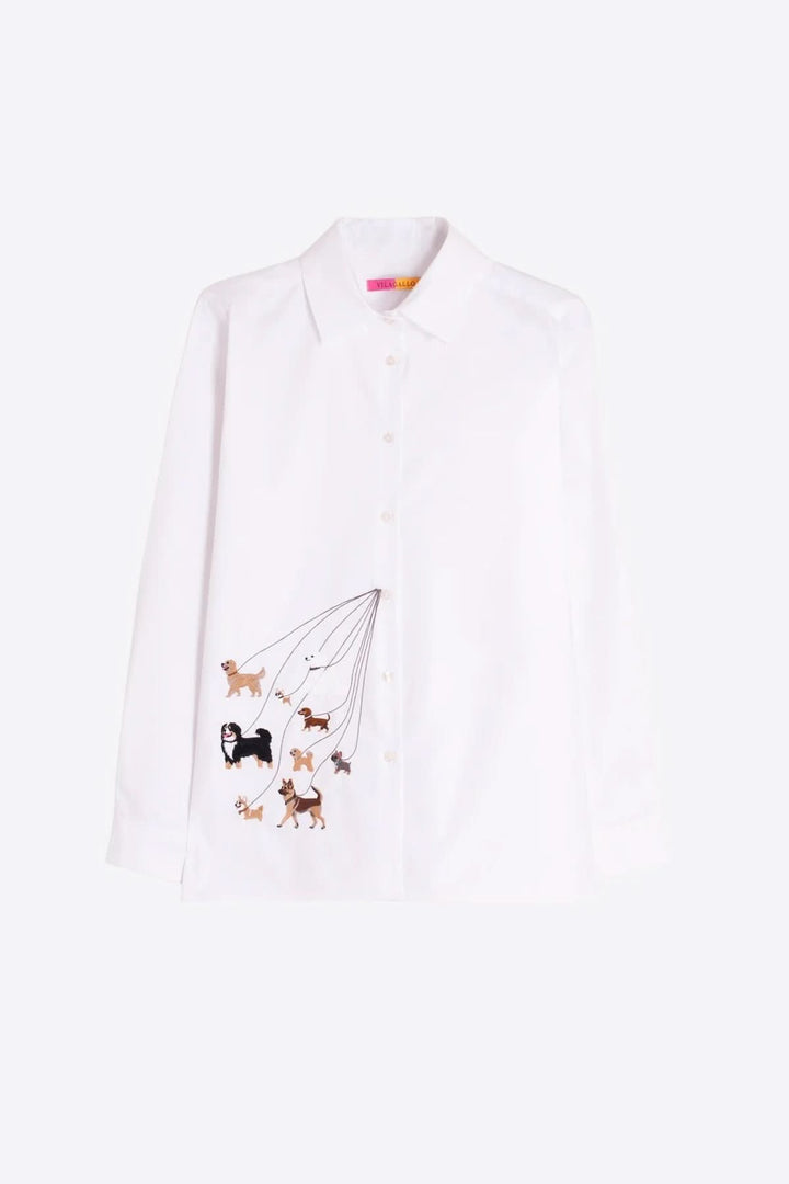 Chemise brodée de chiens avec broderie ludique et col structuré, coupe droite, élégante et raffinée, facile à porter au quotidien.