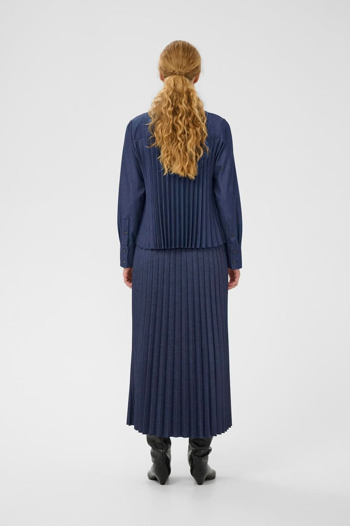 Vue arrière de la Chemise à coupe droite Cherrie, style épuré et contemporain, col chemise, idéale pour une tenue polyvalente.