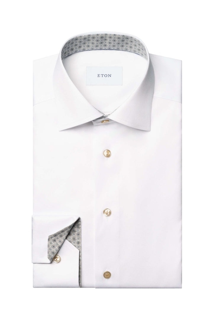 Chemise habillée blanche avec col italien structuré et imprime discret à l&