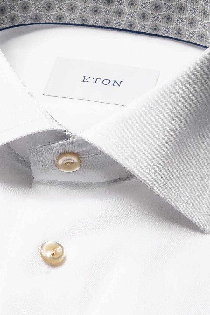 Chemise habillée Eton avec col italien structuré et boutons nacrés, design élégant et imprimé discret à l&