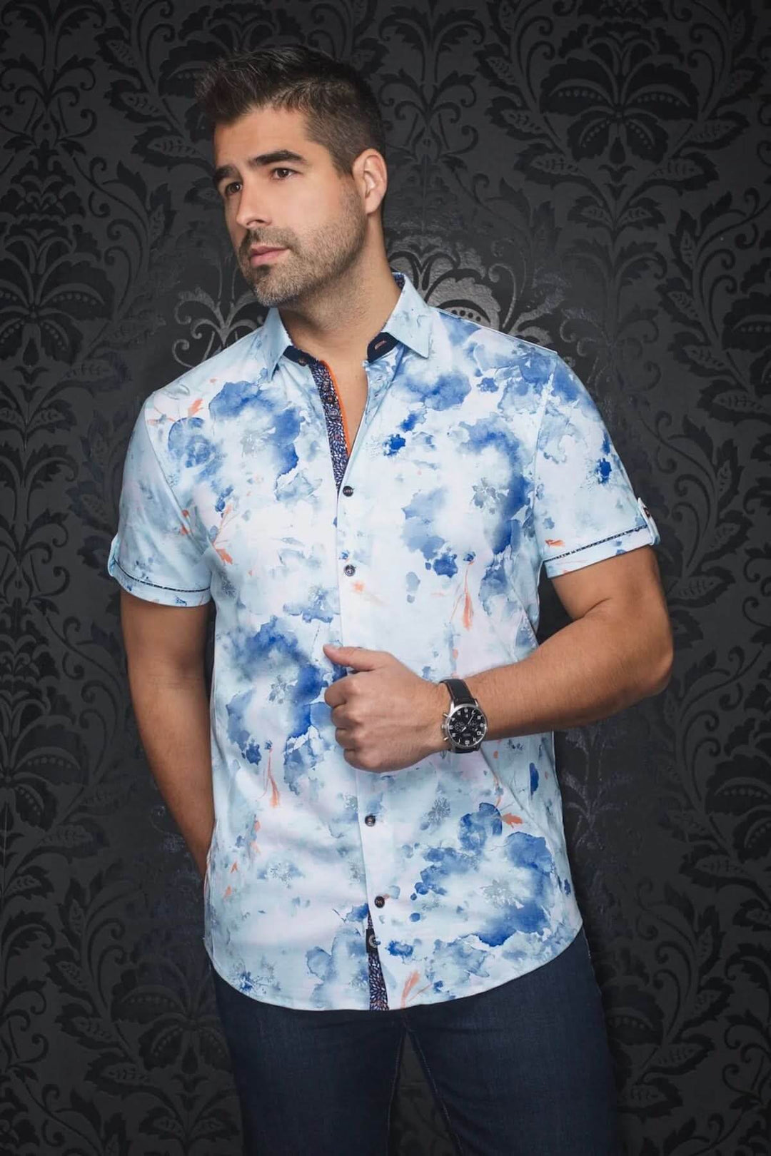 Chemise à manches courtes Pemba avec imprimé aquarelle bleuté, coupe moderne et détails contrastants.