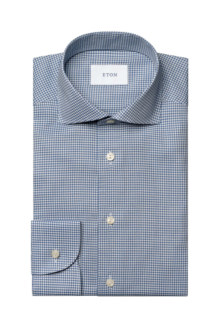 Chemise motif carreaux ajustée avec col classique et boutons nacrés, offrant élégance et modernité pour un style professionnel.
