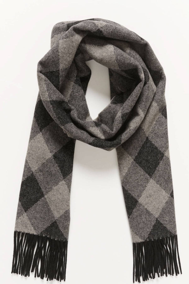 Foulard Dortia en laine avec motif à losanges, franges noires, idéal pour l&