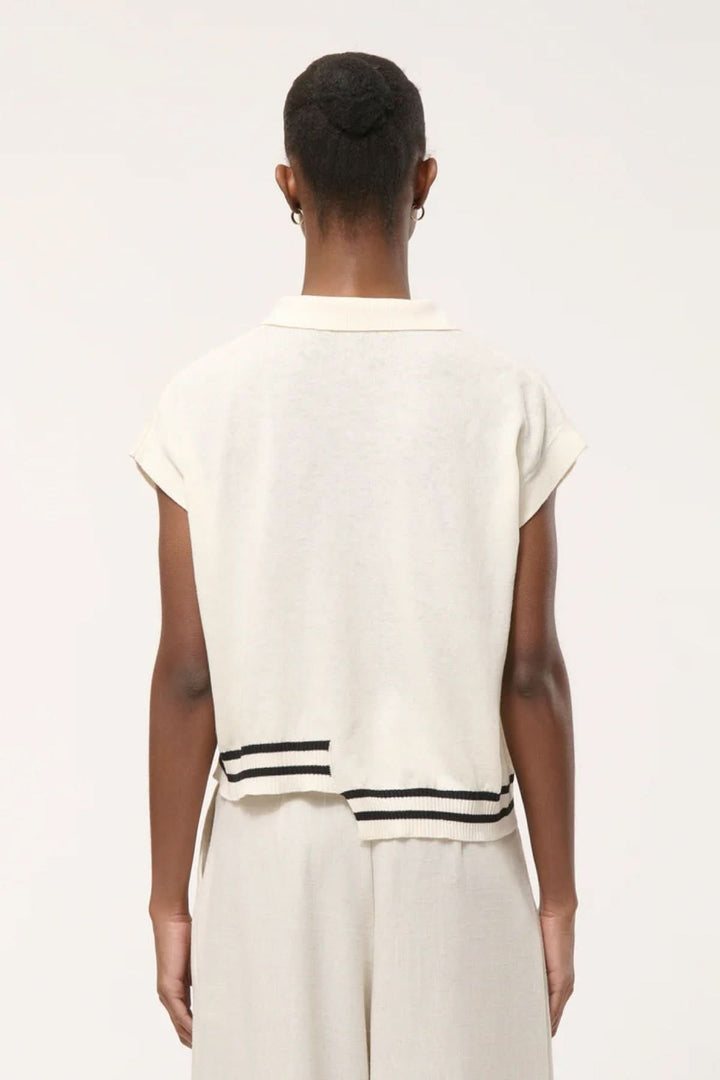 Dos du Haut en tricot à rayures contrastantes avec col polo ouvert et rayures à l&