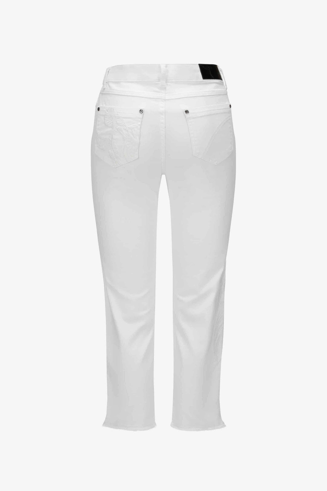 Jean 7/8 blanc, coupe ajustée, ourlet effiloché et broderie décorative à l&