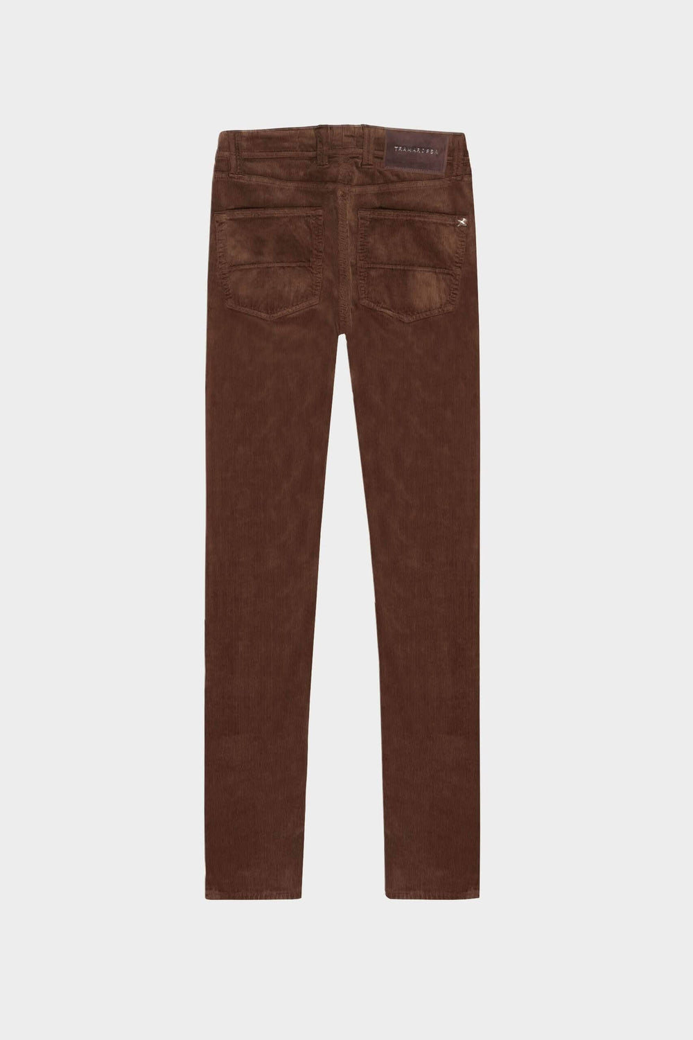 Jean italien en corduroy brun, coupe ajustée, avec poches arrière, style classique et élégant, parfait pour l'hiver.