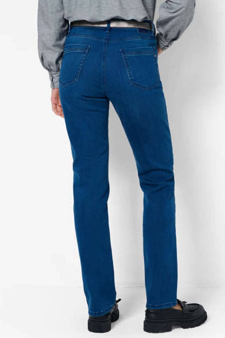 Jean Mary femme bleu avec coupe droite et cinq poches, vue arrière.