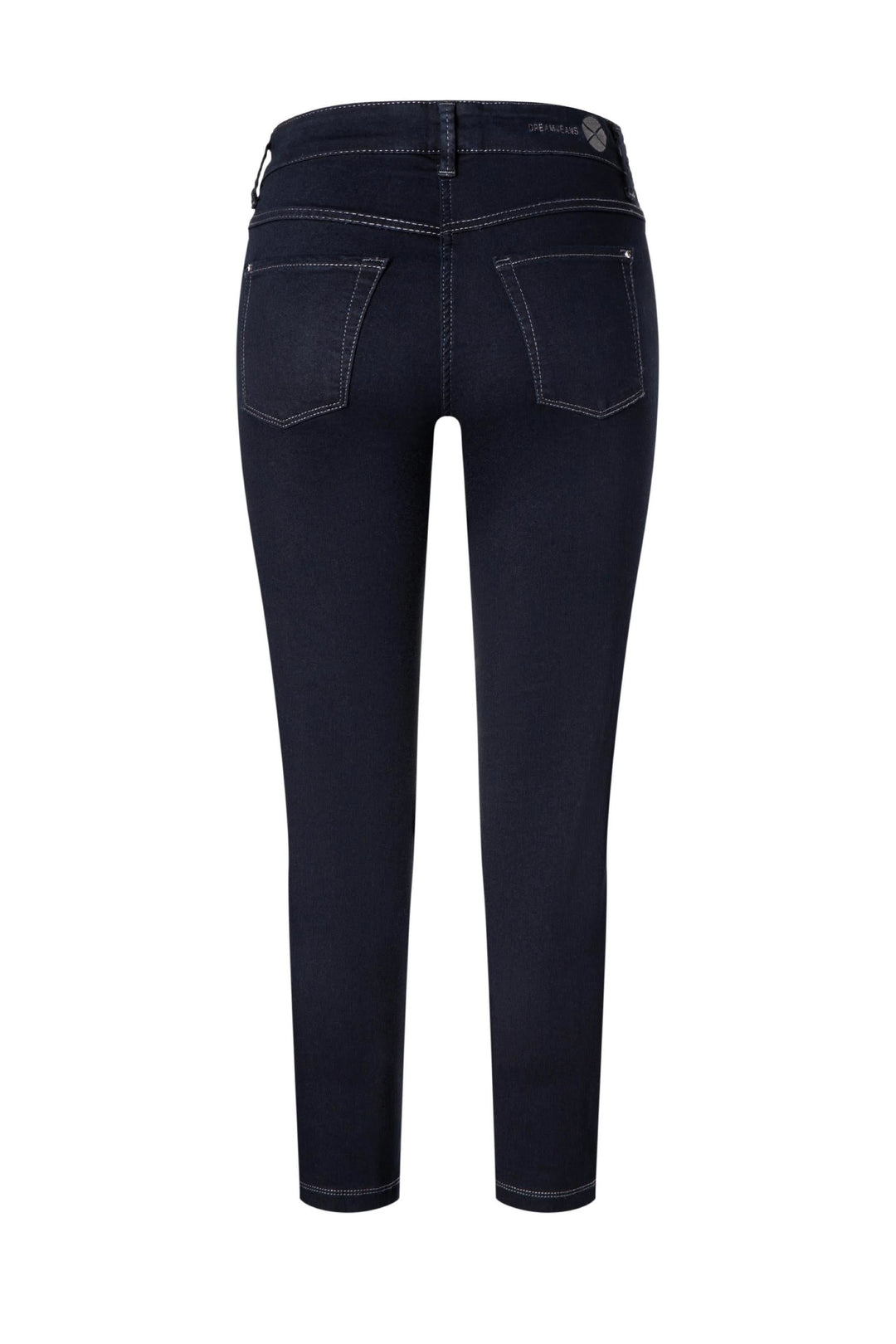 Jeans coupe ajustée bleu foncé avec surpiqûres contrastantes, longueur 7/8 dévoilant la cheville, deux poches arrière visibles.