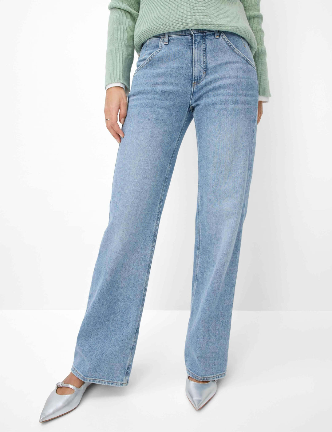 Jeans palazzo Maine en denim bleu, taille haute, coupe évasée, style décontracté et moderne.