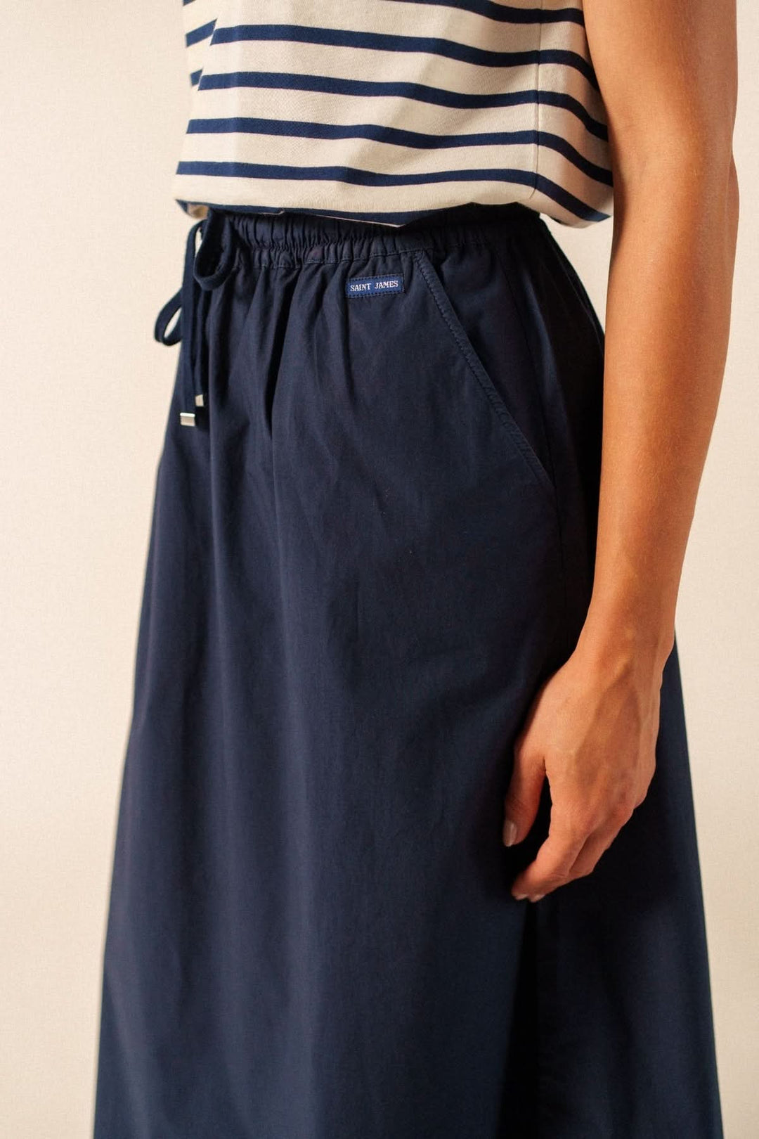 Jupe de coton ALBANE, jupe longue avec taille élastique et poches, idéale pour un style décontracté et chic.
