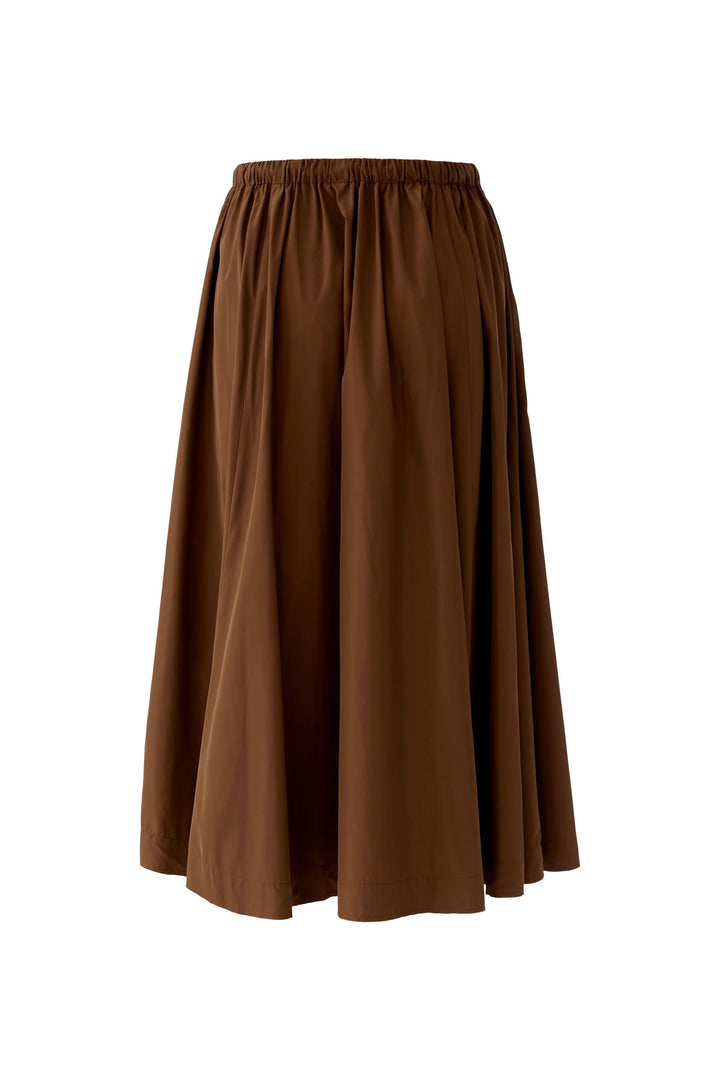 Jupe midi fluide marron avec taille élastique, silhouette moderne et confortable idéale pour un look équilibré au quotidien.