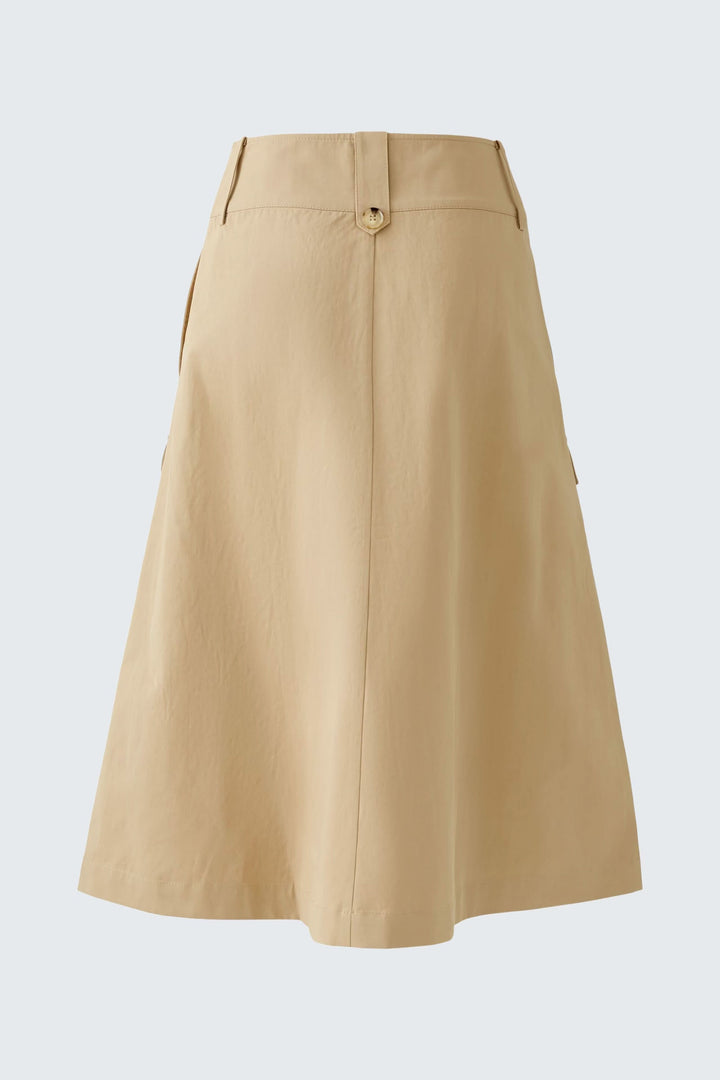 Jupe portefeuille en coupe trapèze beige, en sergé de coton, avec poches plaquées et taille haute.