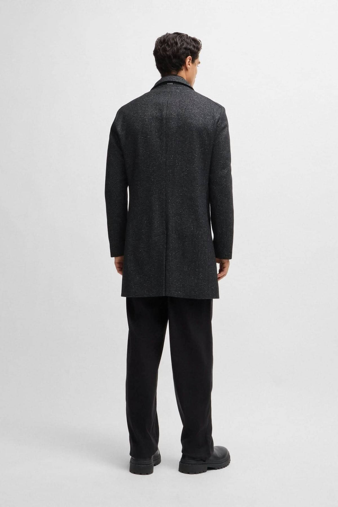 Manteau en tweed noir avec coupe ajustée, vue arrière, entièrement doublé, longueur de dos 92 cm.