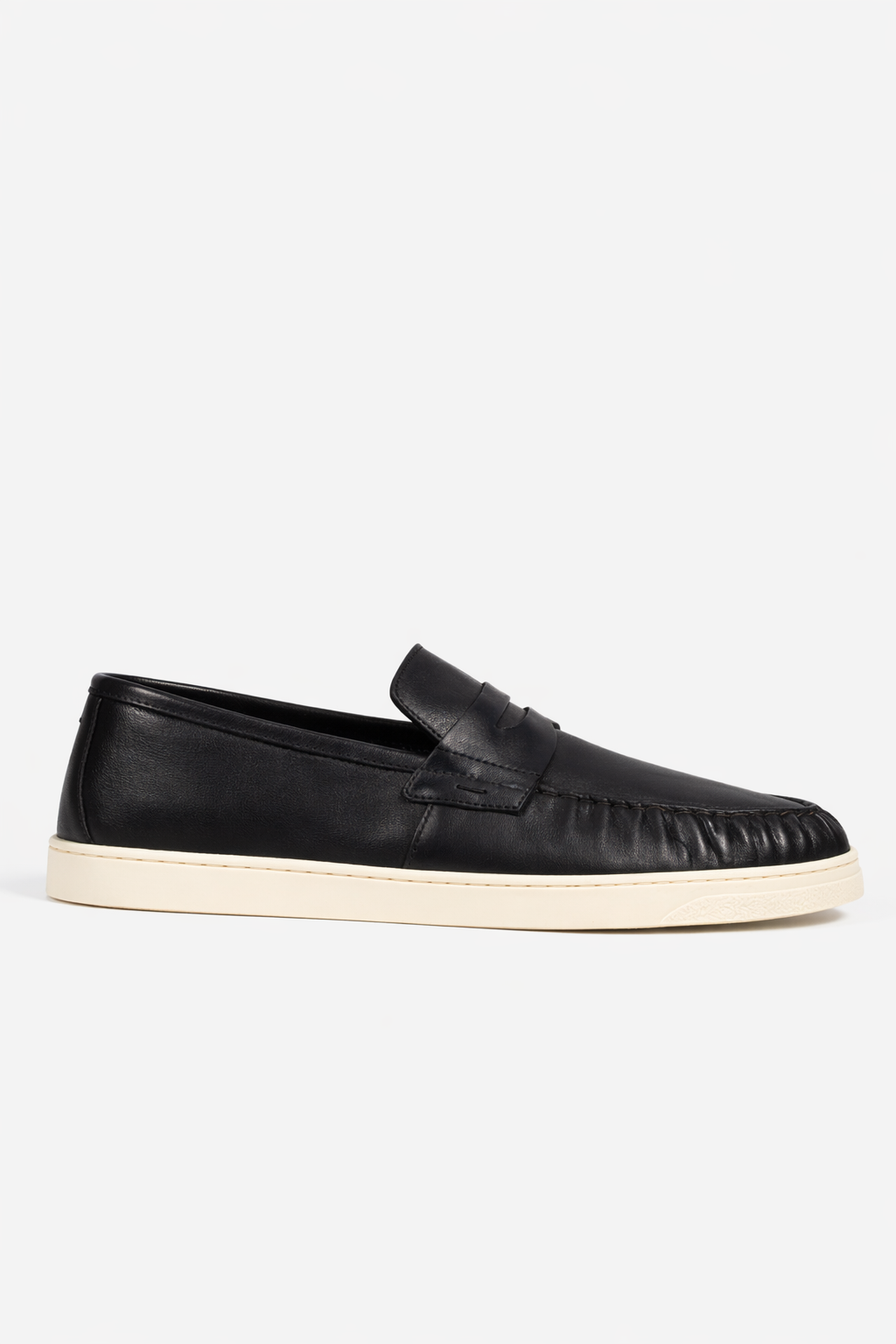 Mocassin de cuir Otto élégant en cuir lisse noir avec bande sur le cou-de-pied, semelle contrastante moderne.