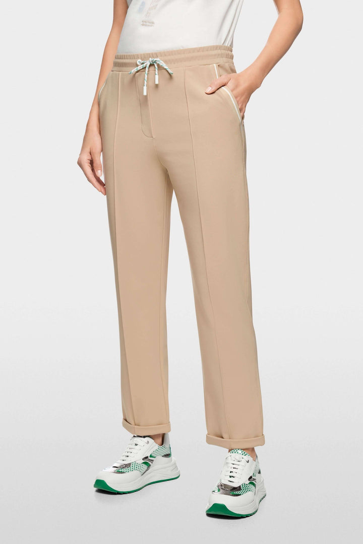 Pantalon FRIA à enfiler en mélange de coton, jogger beige avec taille élastique et cordon, coupe droite légèrement fuselée.
