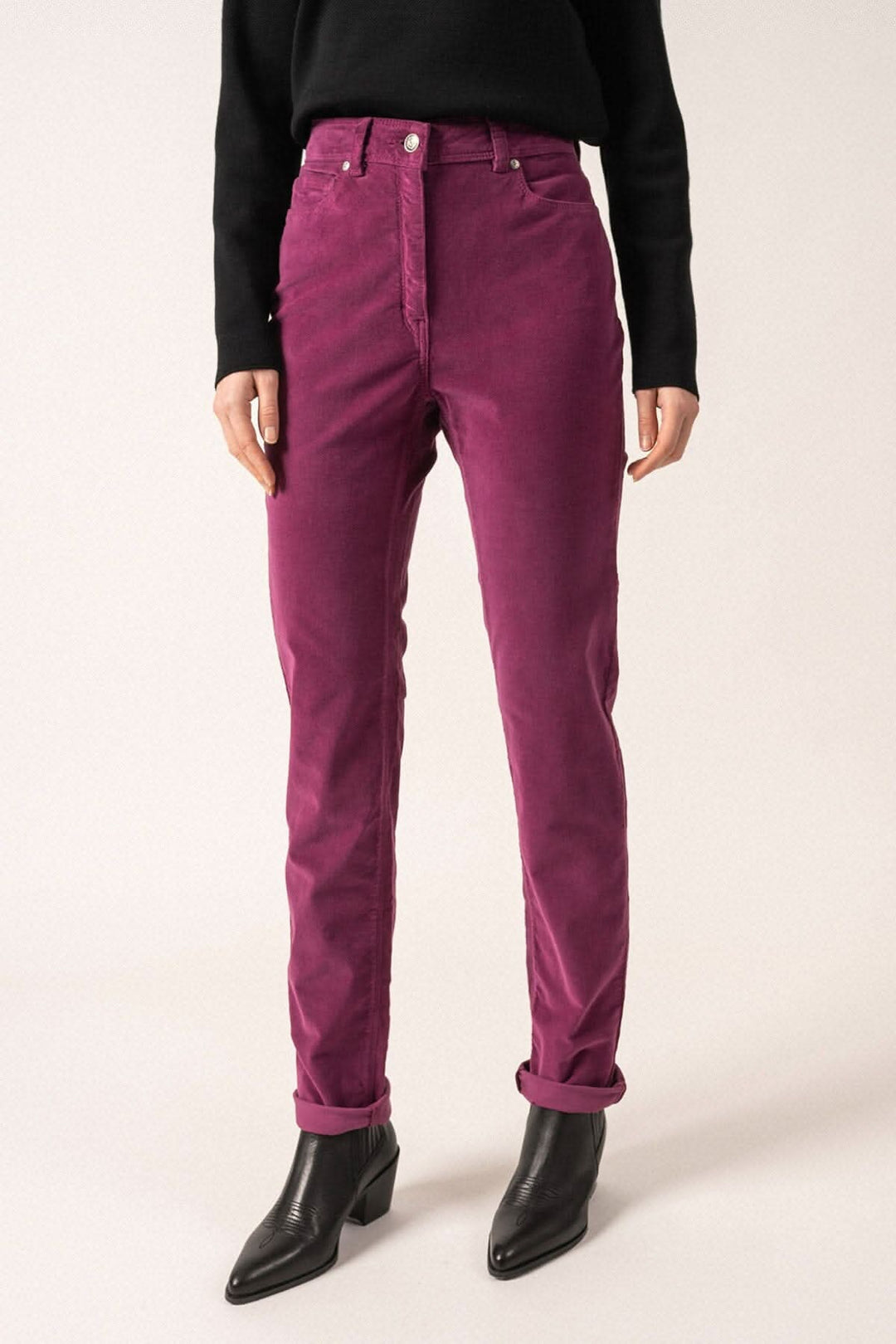 Pantalon MIMOSA VELOURS en velours côtelé rose, coupe ajustée et taille haute, style élégant et confortable.