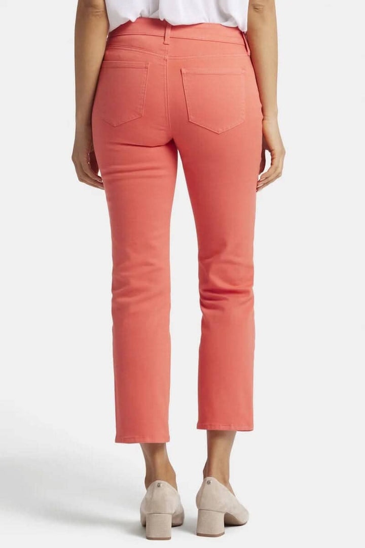 Pantalon Marilyn femme rose, coupe classique à cinq poches, longueur cheville, vu de l&