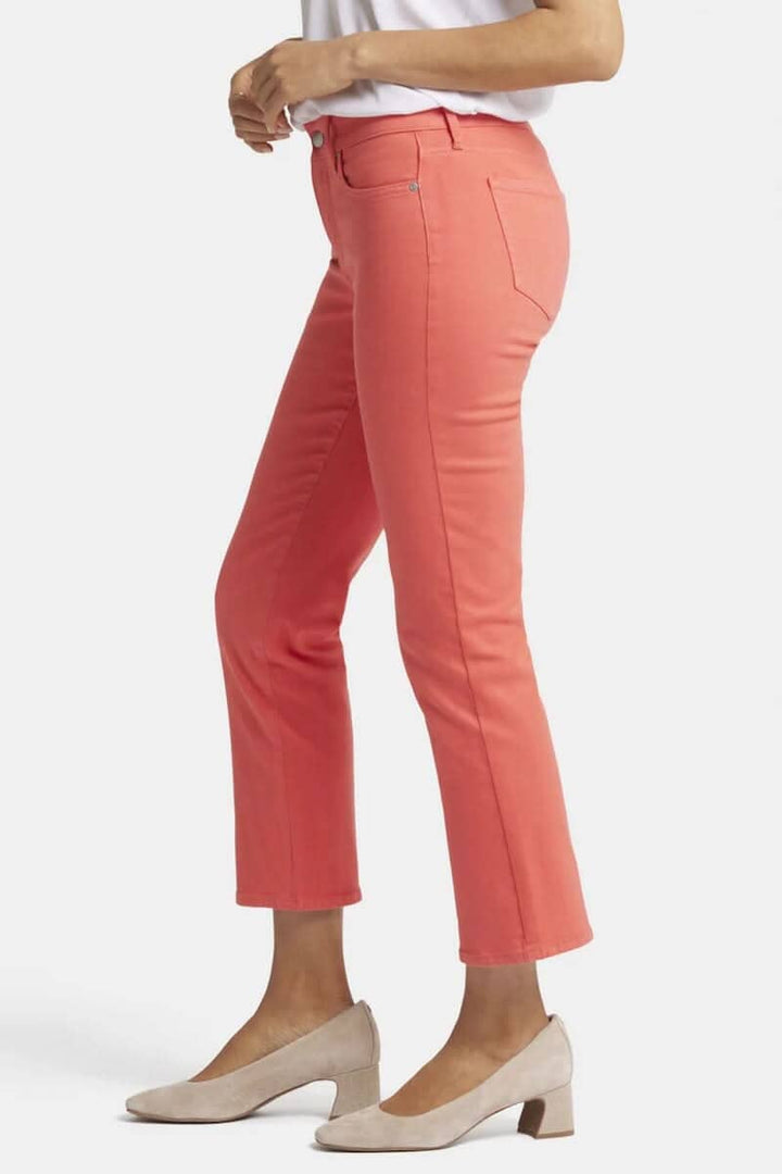 Pantalon Marilyn en rose, coupe classique droite, longueur jusqu&