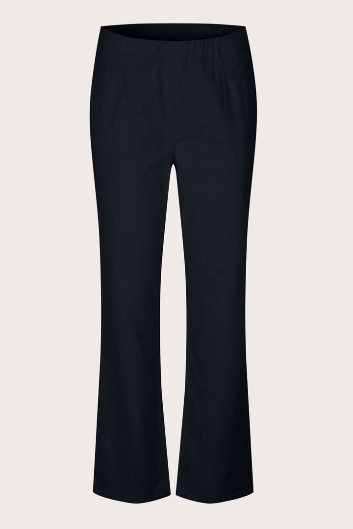 Pantalon Papy noir en velours côtelé, coupe près du corps et légèrement évasée, style rétro des années 70.